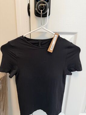 Soft Smoothing Seamless Padded TShirt
